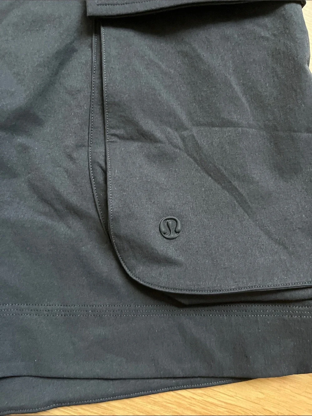lululemon Women’s Relaxed Fit Super High Rise  Black  Cargo Shorts 4’ size 8